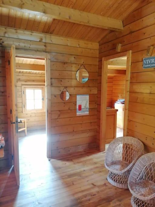 Chalet En Pleine Nature Au Bord D'Un Etang Lanvallay Zewnętrze zdjęcie