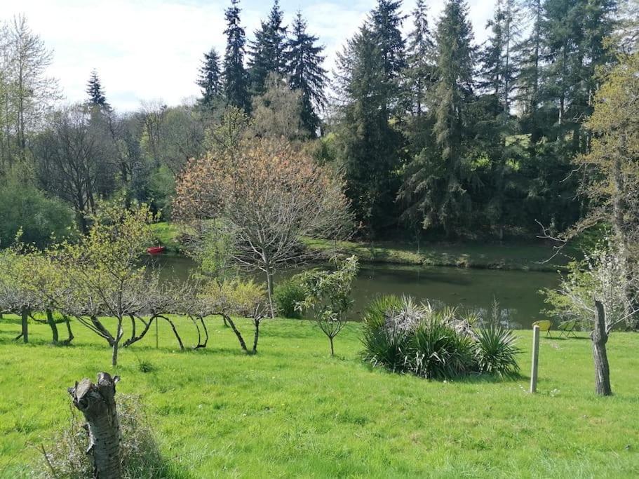 Chalet En Pleine Nature Au Bord D'Un Etang Lanvallay Zewnętrze zdjęcie