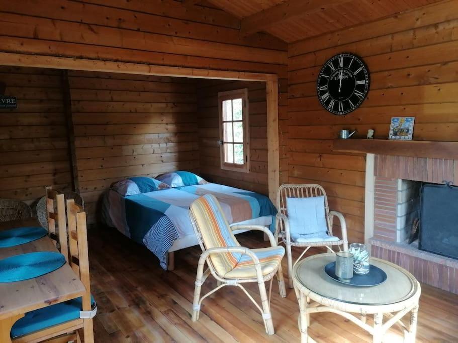 Chalet En Pleine Nature Au Bord D'Un Etang Lanvallay Zewnętrze zdjęcie