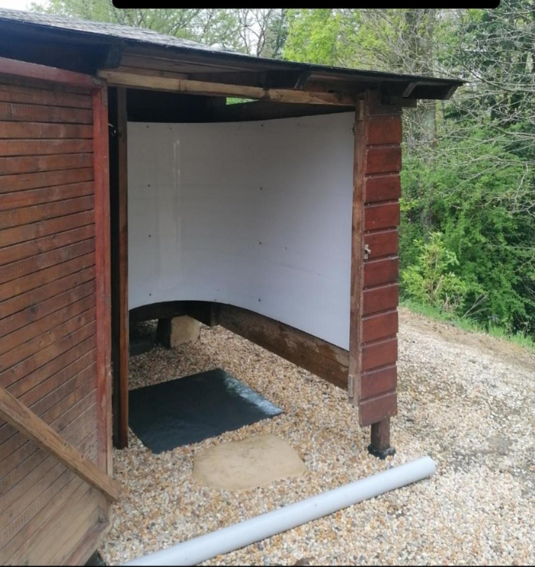 Chalet En Pleine Nature Au Bord D'Un Etang Lanvallay Zewnętrze zdjęcie